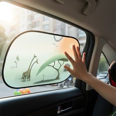 pare-soleil-voiture-main-bebe