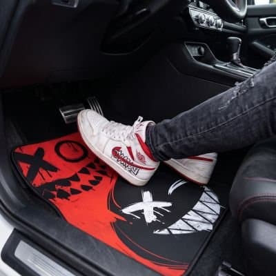 tapis-de-sol-voiture-personne