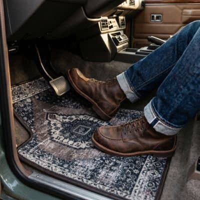 tapis-de-sol-voiture-pieds-chaussures