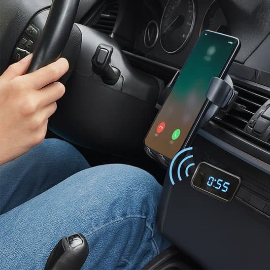 transmetteur-fm-bluetooth-personne-appel-conduit-securite
