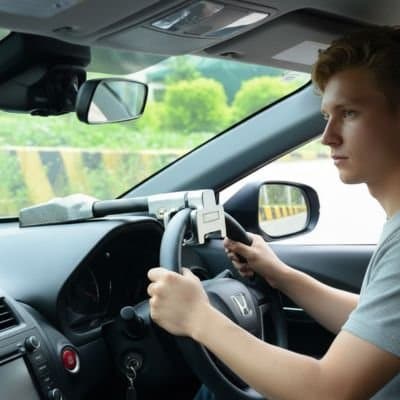 antivol-voiture-personne-conduit