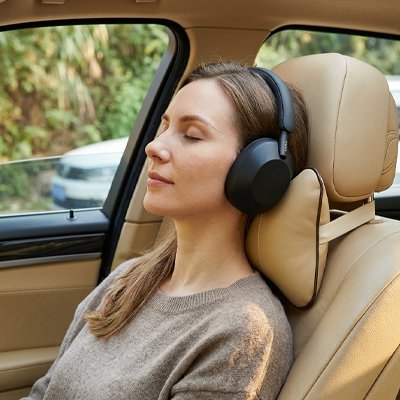 oreiller-de-voyage-femme-ecoute-music