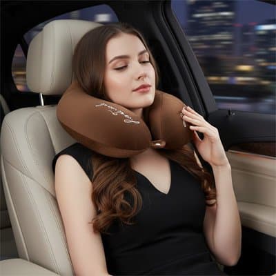 oreiller-de-voyage-femme-voiture-repose