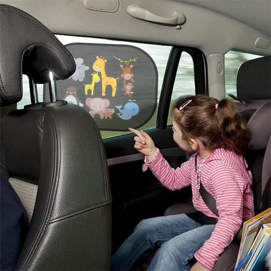 Pare-soleil bébé protègé de rayons UV dans la voiture