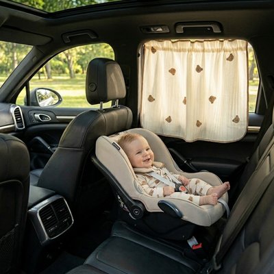 pare-soleil-voiture-bebe-dorme-mama-conduit