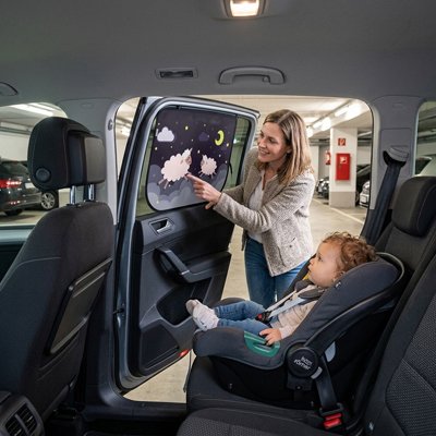 pare-soleil-voiture-bebe-maman-conduit