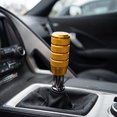 pommeau de vitesse jaune
