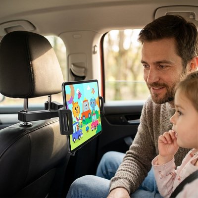 support-tablette-voiture-enfant-papa-regardent-film