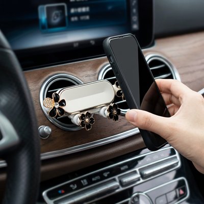 support-telephone-voiture-main
