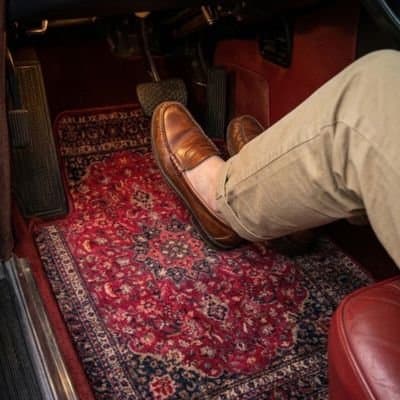tapis-de-sol-pour-voiture-rouge