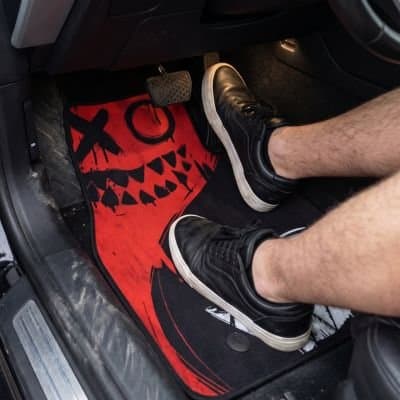 tapis-de-sol-voiture-pieds