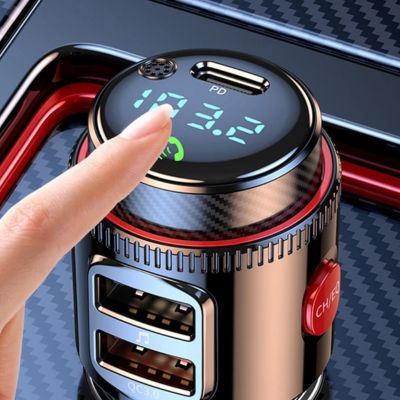 transmetteur fm et bluetooth personne clique bouton appel
